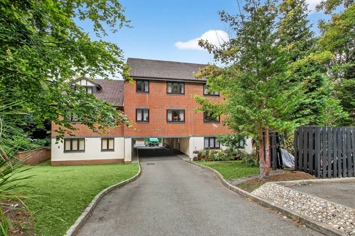 Crowthorne Road, Bracknell, RG12