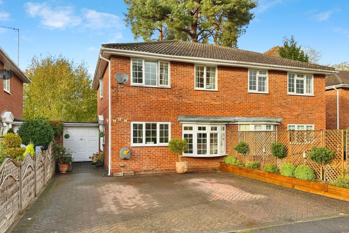 Cambrian Way, Finchampstead, RG40