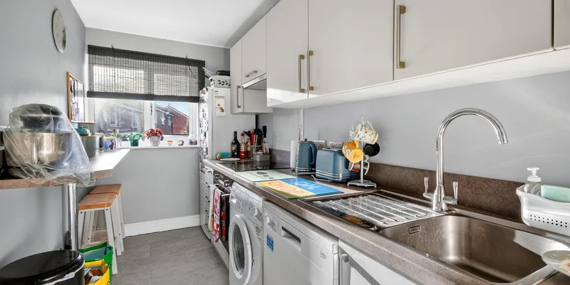 Binfield, Bracknell, RG42 - Image 3