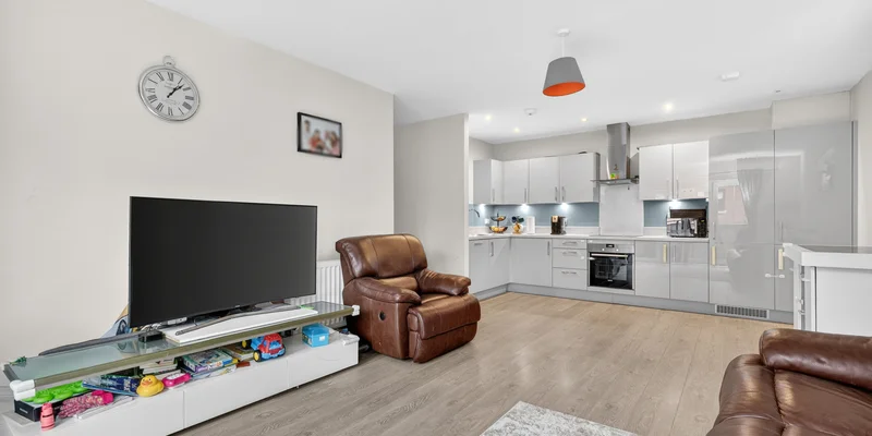 London Road, Bracknell - Image 2