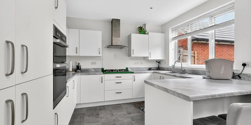 Castle Royle, Binfield - Image 3