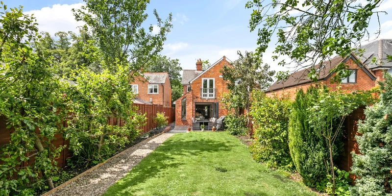St Marks Road, Binfield - Image 2