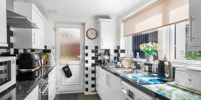 Manston Drive, Bracknell - Image 2