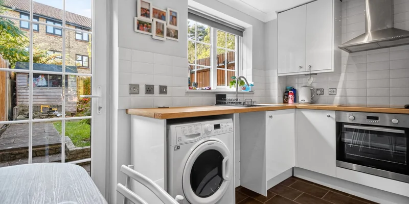 Crofton Close, Bracknell - Image 3
