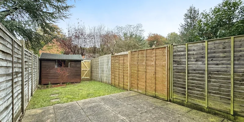 Bishops Drive, Wokingham, RG40 - Image 3