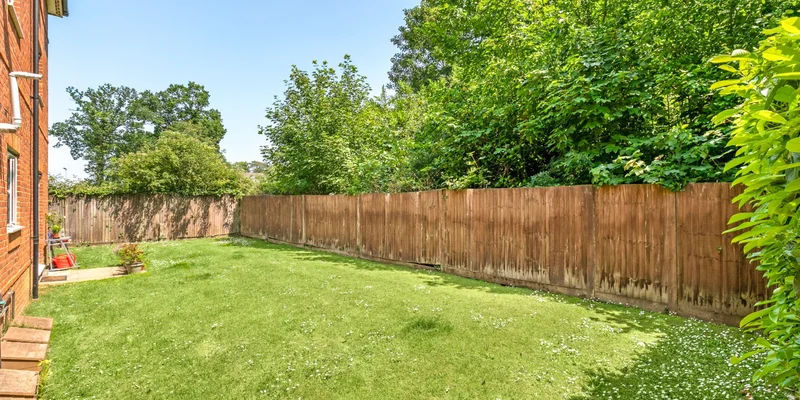 Landen Grove, Wokingham - Image 3
