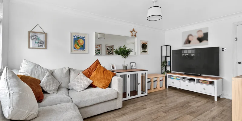 Claverdon, Bracknell, RG12 - Image 2