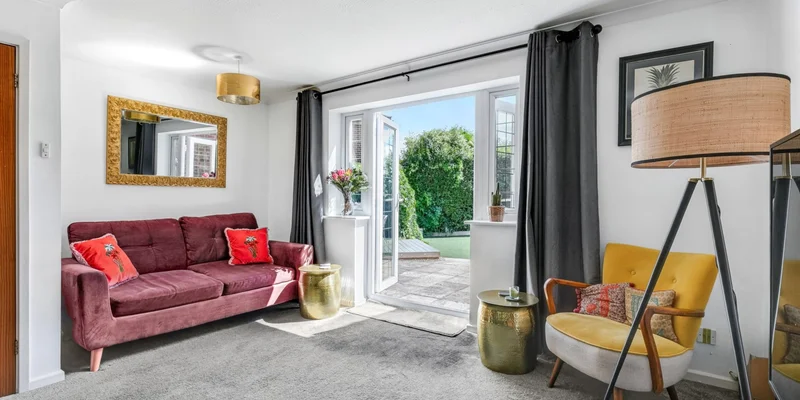 Humber Close, Wokingham - Image 3