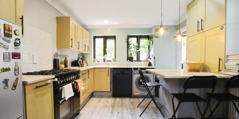 Southwick Court, Bracknell, RG12 - Image 2