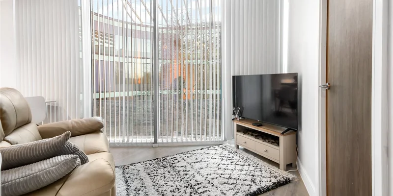 Wokingham Road, Bracknell - Image 2