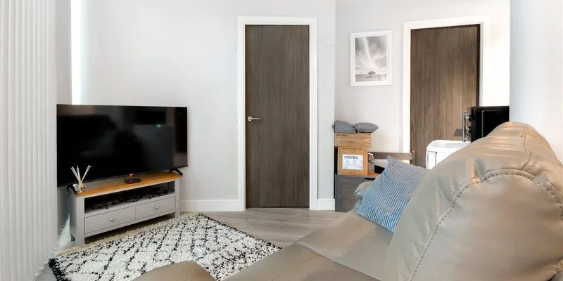 Wokingham Road, Bracknell - Image 3