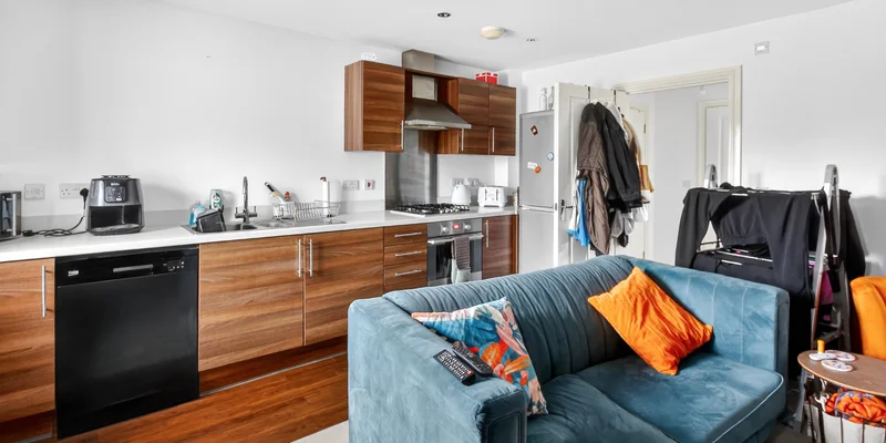 Fulmar Crescent, Bracknell, RG12 - Image 2
