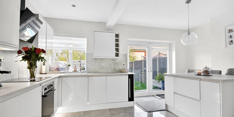 Deepfield Road, Bracknell - Image 3