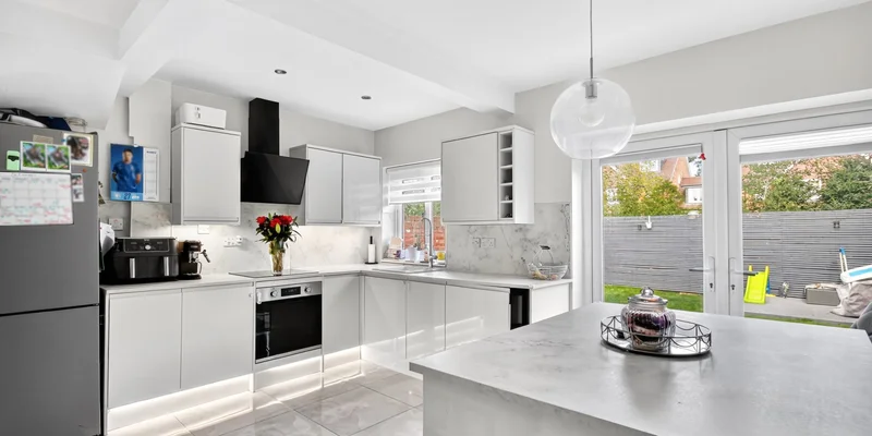 Deepfield Road, Bracknell - Image 2