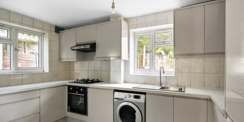 Crowthorne Road, Bracknell - Image 3