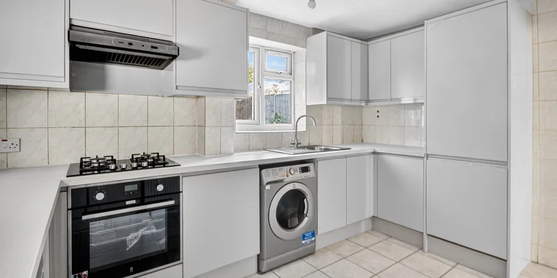 Crowthorne Road, Bracknell - Image 2