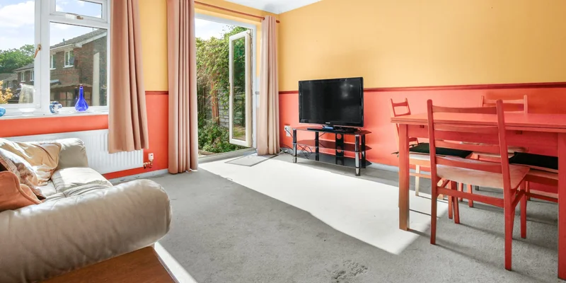 Whitton Road, Bracknell - Image 2
