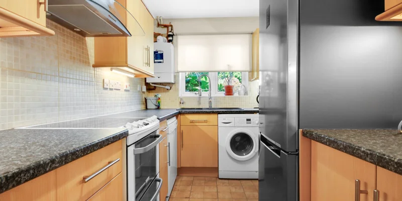 Whitton Road, Bracknell - Image 3