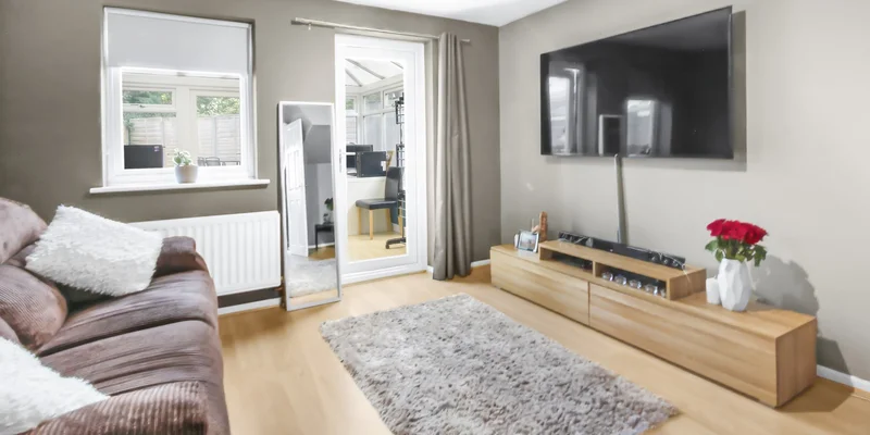Northampton Close, Bracknell - Image 2