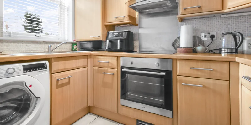 Northampton Close, Bracknell - Image 3