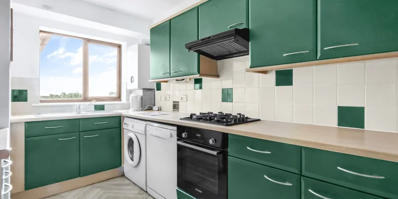 Sadlers Court, Wokingham - Image 3