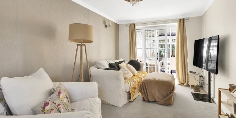 Warwick, Bracknell, RG12 - Image 2
