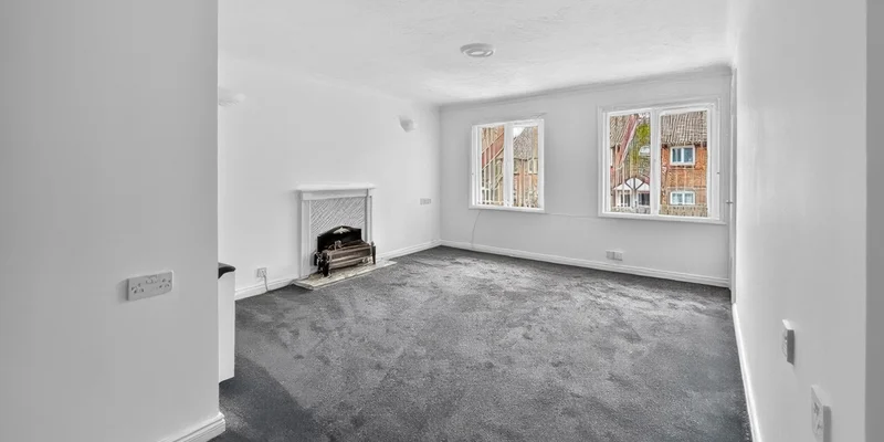 Acorn Drive, Wokingham - Image 3