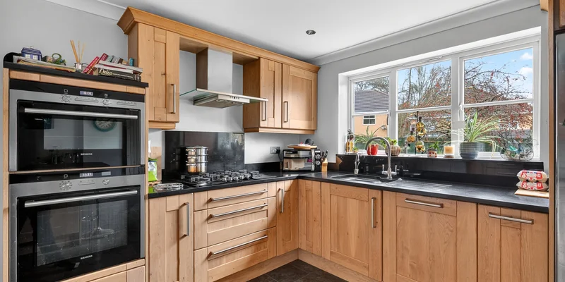 Neuman Crescent, Bracknell, RG12 - Image 3