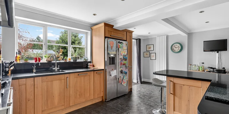 Neuman Crescent, Bracknell, RG12 - Image 2