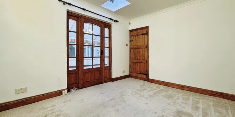 Saint Neots Road, Hook, RG27 - Image 3