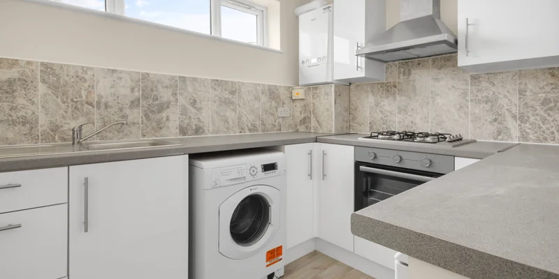 Crockhamwell Road, Reading, RG5 - Image 2