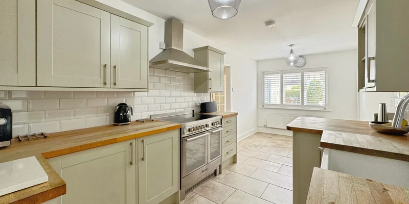 Chatsworth Avenue, Winnersh, RG41 - Image 2