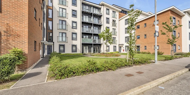 Webster Close, Bracknell - Image 2