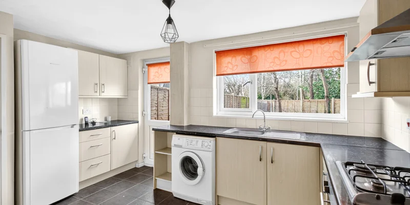 Crowthorne Road North, Bracknell, RG12 - Image 2
