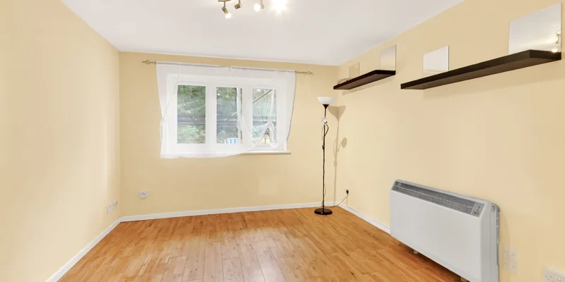 Crowthorne Road, Bracknell - Image 3