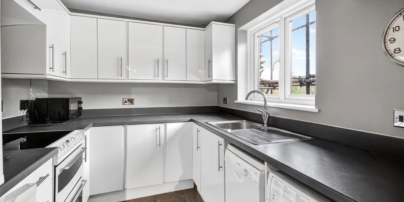 Crowthorne Road, Bracknell - Image 2
