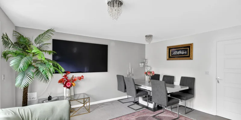 Windsor Crescent, Wokingham - Image 3