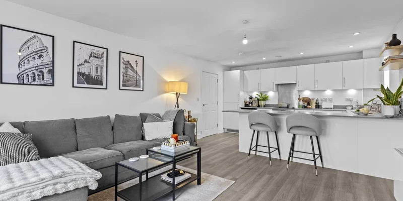 Lockhart Drive, Wokingham - Image 3