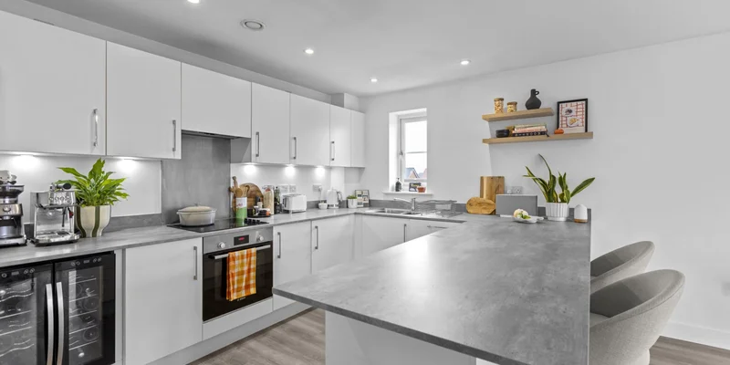 Lockhart Drive, Wokingham - Image 2