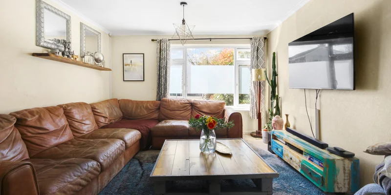 Woodrow Drive, Wokingham - Image 2