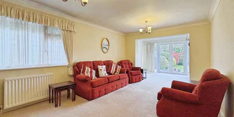 Nine Mile Ride, Finchampstead, RG40 - Image 2