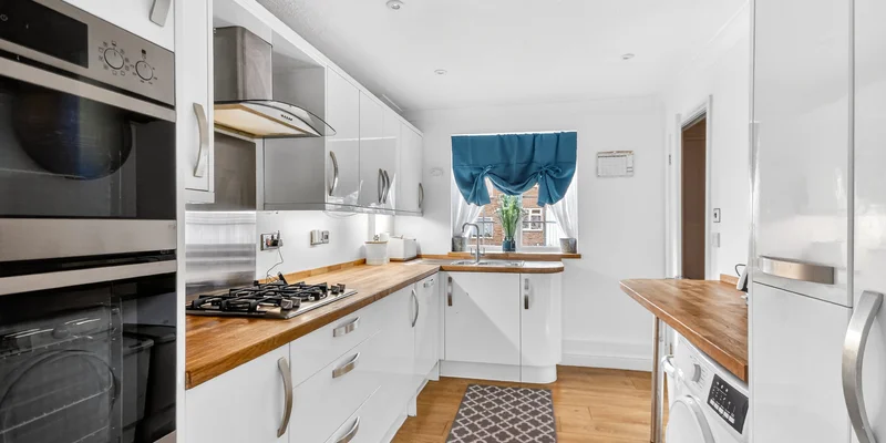 Underwood, Bracknell, RG12 - Image 2
