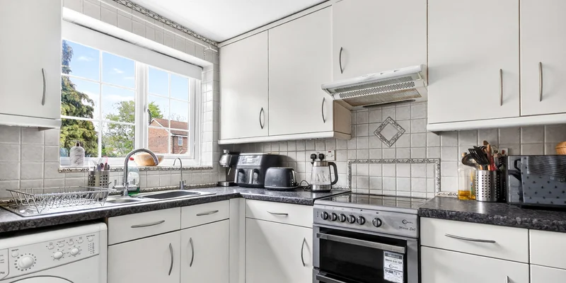 Statham Court, Binfield, Bracknell, RG42 - Image 2