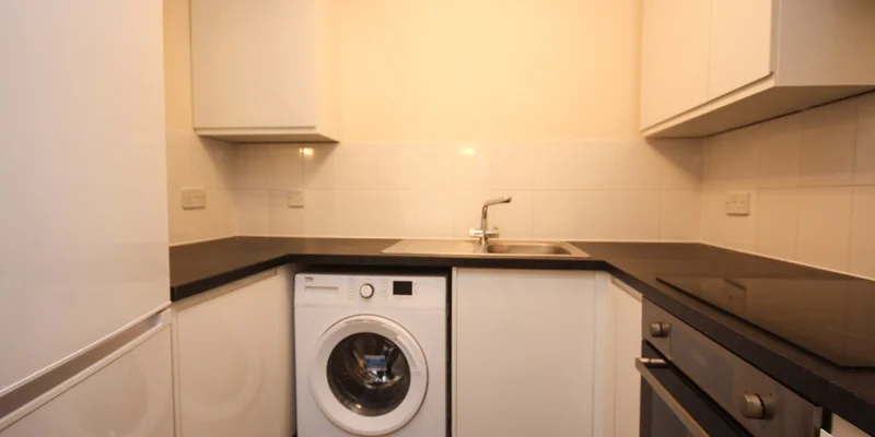 Wayland Close, Bracknell - Image 3
