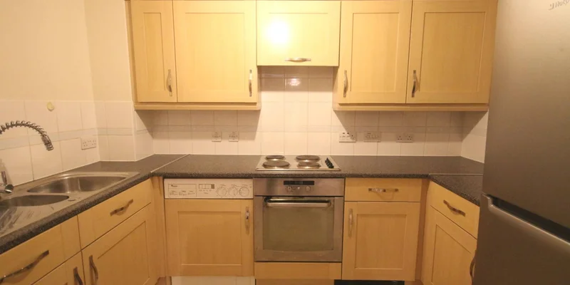 Kelvin Gate, Bracknell, RG12 - Image 3
