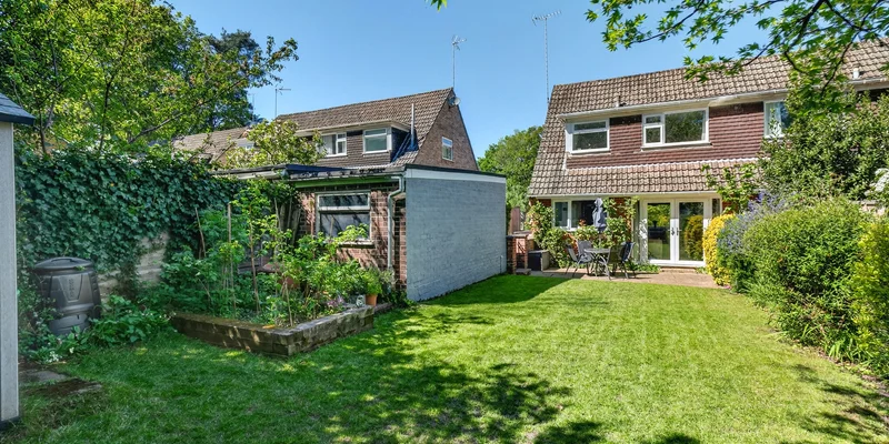 Foxcote, Finchampstead, RG40 - Image 3