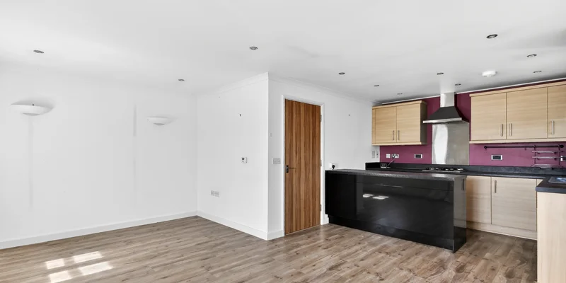 Wokingham Road, Bracknell - Image 2