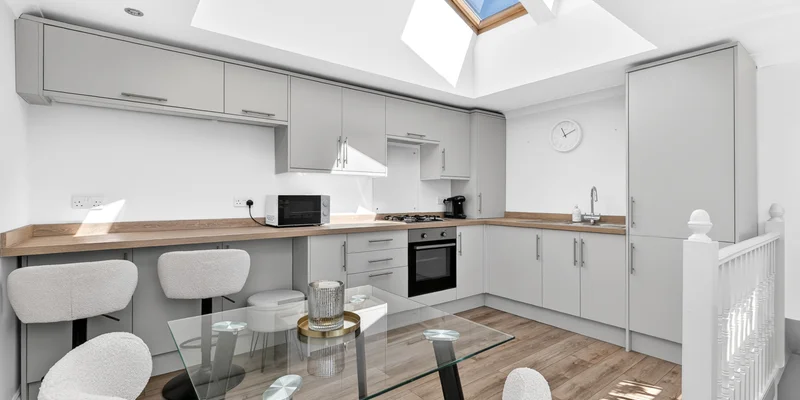 London Road, Wokingham, RG40 - Image 2