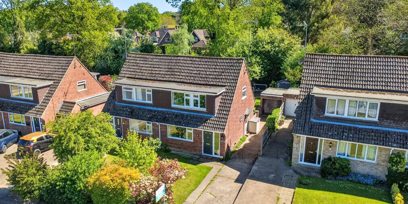 Foxcote, Finchampstead, RG40 - Image 2