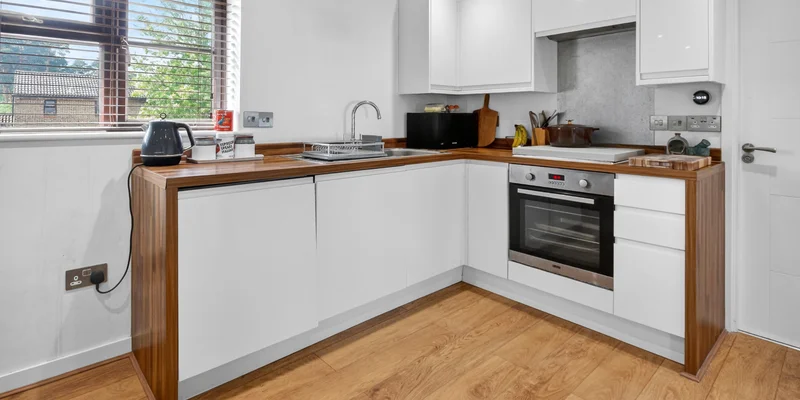 Hythe Close, Bracknell, RG12 - Image 2